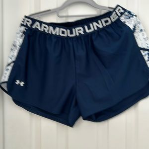 Under armour loose fit shorts size large